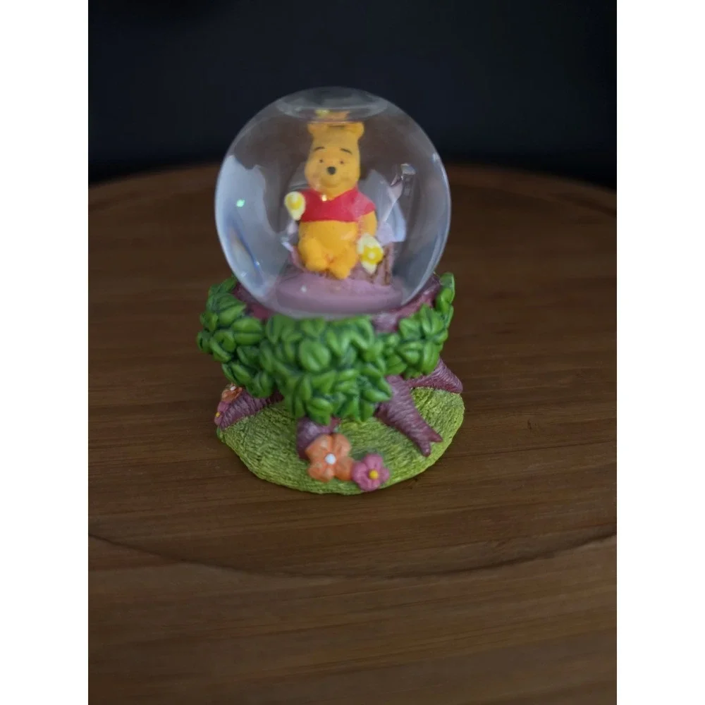 Vintage Disney Winnie The Pooh With Honey on Hands‎ Mini Snow Globe